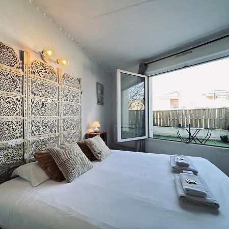 Daire Bruyant Proche Centre, Terrasse Et Parking *