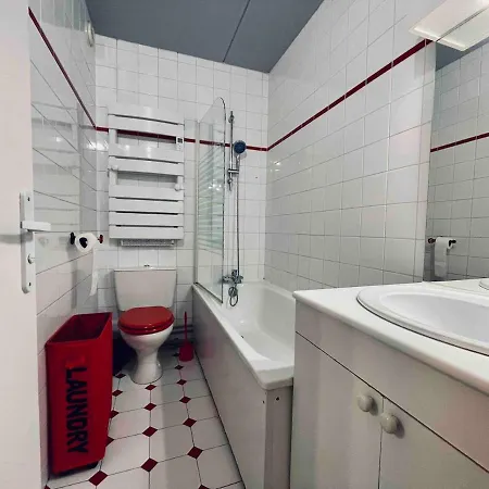 Bruyant Proche Centre, Terrasse Et Parking Apartment *