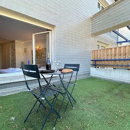 Apartment Bruyant Proche Centre, Terrasse Et Parking