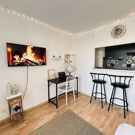 Apartment Bruyant Proche Centre, Terrasse Et Parking Reims